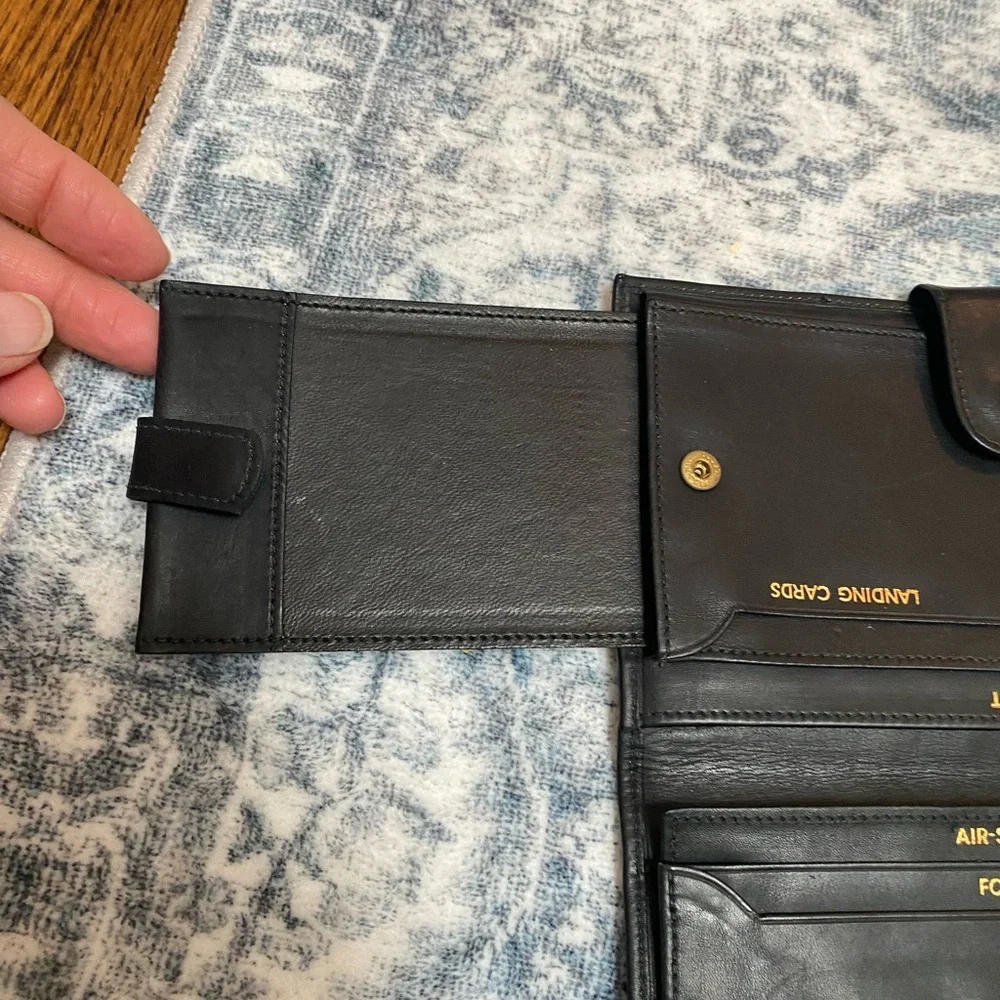 Classic Black Men's Leather Travel Wallet - Made in Italy